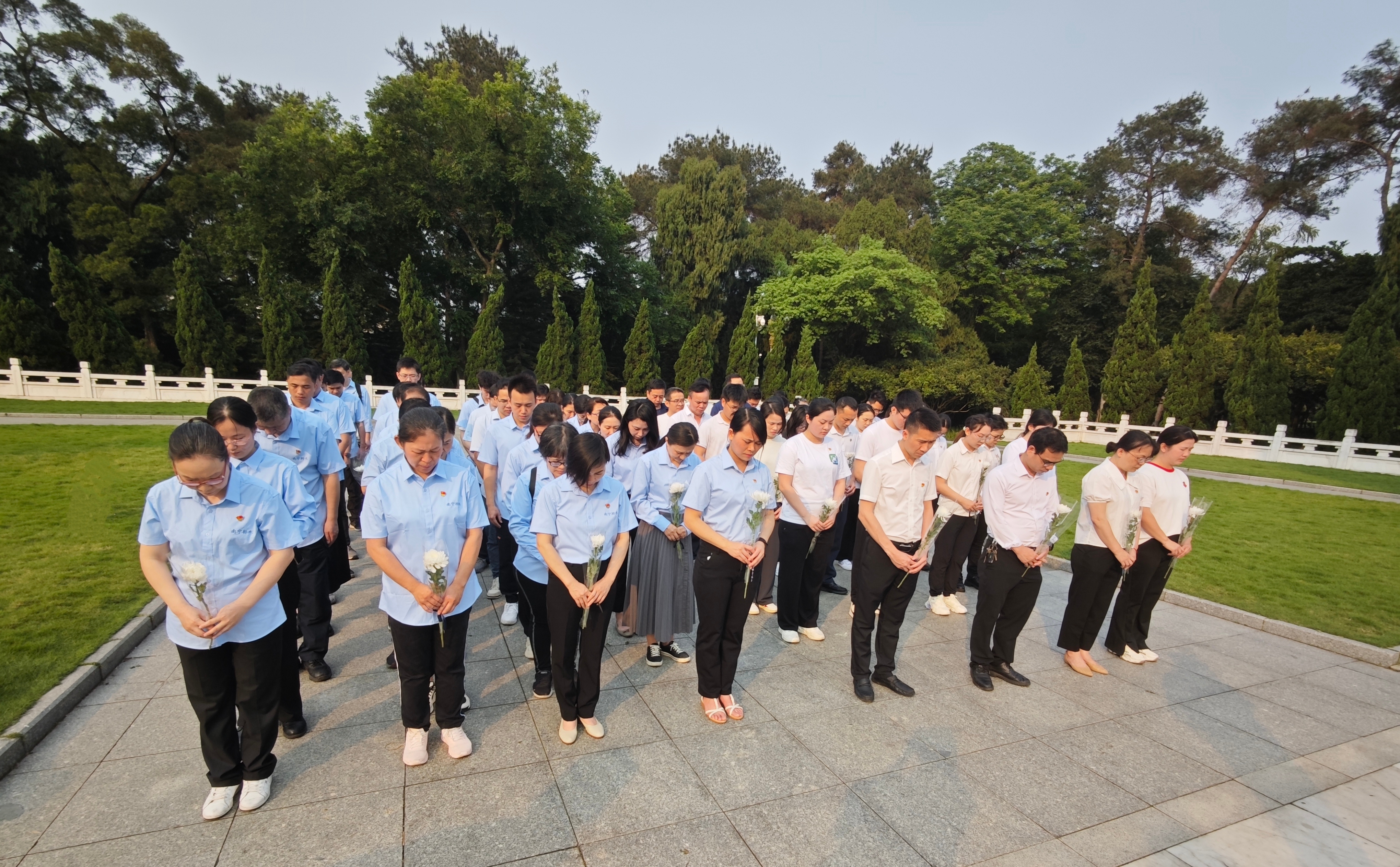 市排水公司黨總支、南寧建康環(huán)保公司黨支部 聯(lián)合開(kāi)展“學(xué)黨史憶英烈 祭忠魂守初心” 主題黨日活動(dòng)